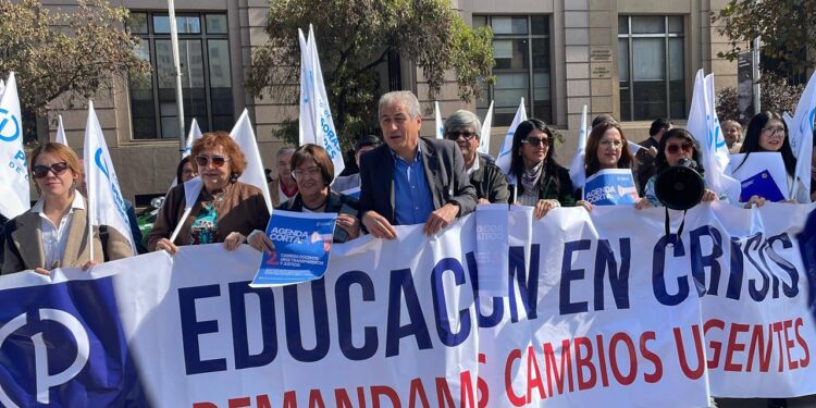REGIÓN DE ÑUBLE SE SUMA AL PARO NACIONAL CONVOCADO POR EL COLEGIO DE PROFESORES PARA EL JUEVES 15 DE MAYO EN DEMANDA DE SU AGENDA CORTA.