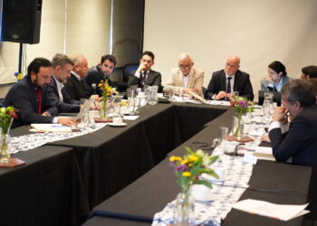 Gobernadores proponen reforma constitucional para independencia financiera de las regiones