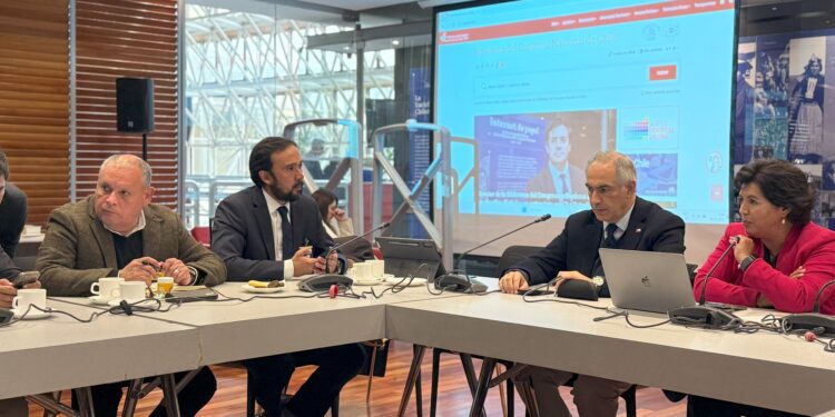 Bancada de Senadores Regionalistas y Agorechi acuerdan protocolo por la descentralización