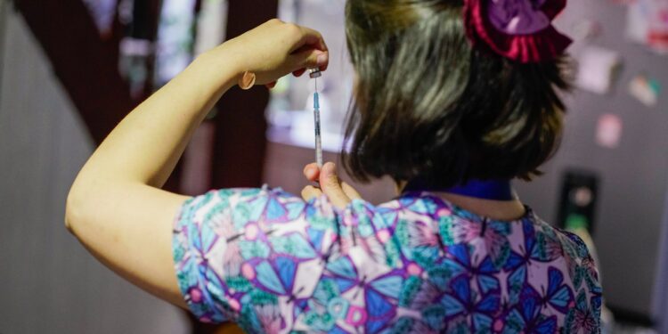 Avance en la Campaña de Vacunación e Inmunización 2025 en Ñuble: 65% de cobertura contra la Influenza y 86% en Nirsevimab