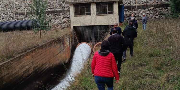 Regantes conocen en terreno la gestión de aguas del embalse Coihueco en gira técnica clave para el futuro canal San Fabián