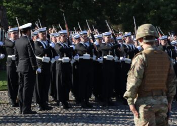 Soleada tarde acompañó Conmemoración N°146 de las Glorias Navales.
