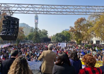 MASIVO PARO Y MULTITUDINARIAS MARCHAS EN TODO CHILE
