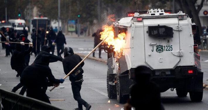 Carabineros informó que diez personas fueron las detenidas en hechos relacionados a las marchas en el Día del Trabajador