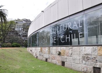 Malos tratos  y “manipulaciones”: Denuncia contra una diplomática que impacta a la Embajada de Chile en Argentina