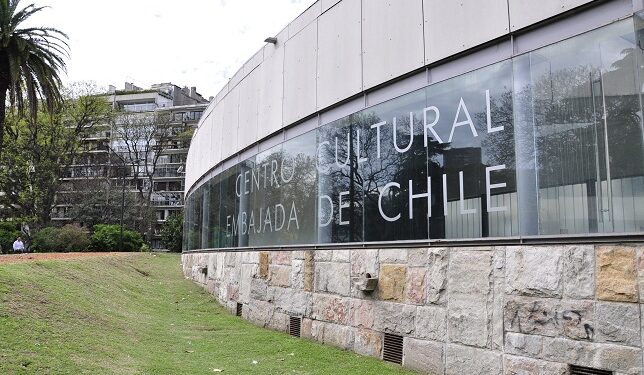 Malos tratos  y “manipulaciones”: Denuncia contra una diplomática que impacta a la Embajada de Chile en Argentina