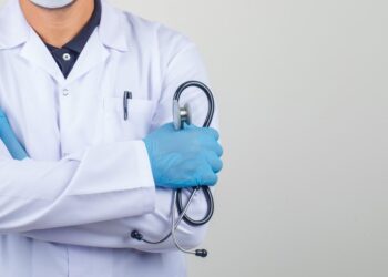 31% de las licencias médicas irregulares en el sector público fueron financiadas por Isapres: expertos advierten impacto millonario