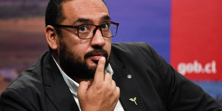 Ministro de Educación se mostró molesto al paro docente de 48 horas