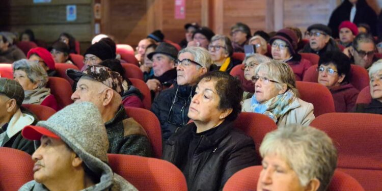 Adultos Mayores se capacitan sobre transporte y telecomunicaciones en Yungay