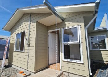 Familias afectadas por “hongo de la madera” reconstruyeron sus viviendas en Coihueco