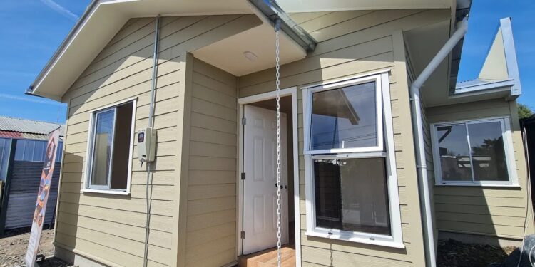 Familias afectadas por “hongo de la madera” reconstruyeron sus viviendas en Coihueco