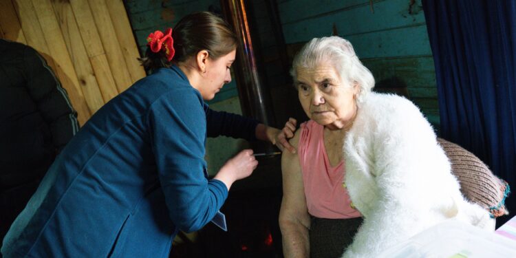 Estrategias del Servicio de Salud Ñuble potencian vacunación apersonas con dependencia severa y escolares