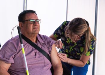 Autoridades de salud llaman a la vacunación como medida clave para el autocuidado