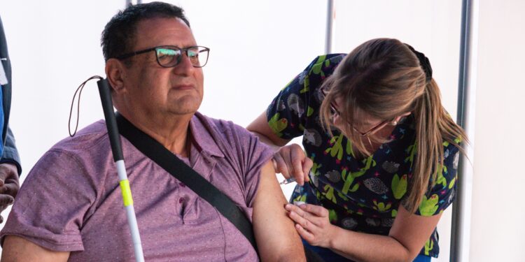 Autoridades de salud llaman a la vacunación como medida clave para el autocuidado