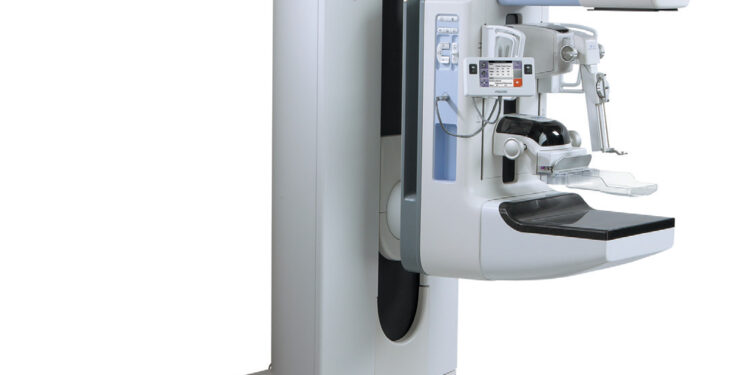 Primer mamógrafo de Itata ya ha atendido a más de 2.000 mujeres en menos de un año