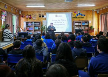 Inician ciclo de charlas de educación cívica en establecimientos de El Carmen