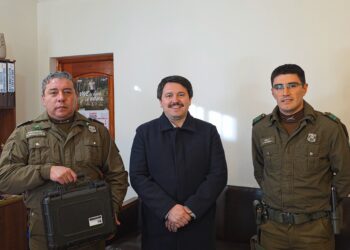 Municipio de El Carmen entrega pistola detectora de velocidad a Carabineros