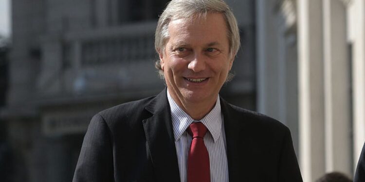 José Antonio Kast logró un 17 por ciento de menciones espontáneas, superando por un punto a  Evelyn Matthei