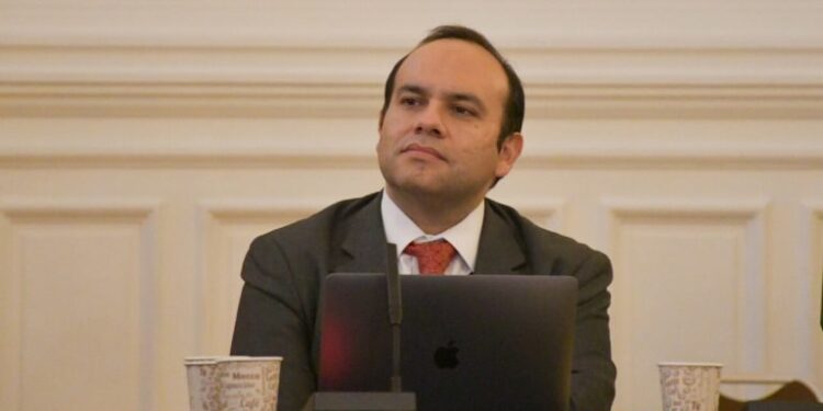 Máximo Pavez: Frente Amplio insiste en su presunta «superioridad moral» por sobre los partidos de la exConcertación.