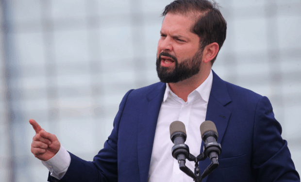 Presidente  Boric ; La derecha está pecando de «arrogancia» debido a los buenos resultados que le pronostican las encuestas