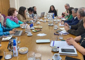 TRAS PARO DE 48 HORAS Y MASIVA MARCHA DOCENTE EN VALPARAÍSO, COLEGIO DE PROFESORES Y MINEDUC RETOMAN CONVERSACIONES POR AGENDA CORTA.