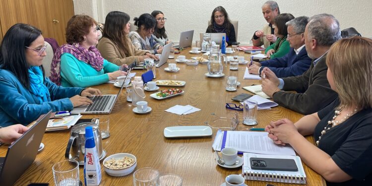 TRAS PARO DE 48 HORAS Y MASIVA MARCHA DOCENTE EN VALPARAÍSO, COLEGIO DE PROFESORES Y MINEDUC RETOMAN CONVERSACIONES POR AGENDA CORTA.