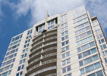 Ley Valentín impulsa revisión de normas para proteger la infancia en viviendas en altura