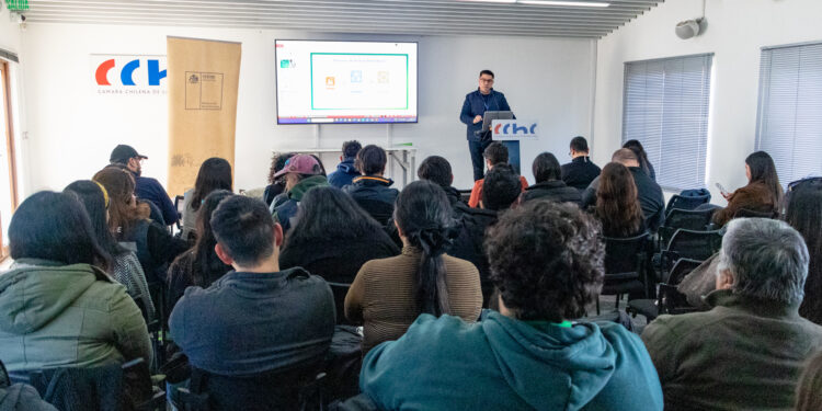 Seremi del Medio Ambiente Ñuble realiza Cumbre de Economía Circular y entrega Fondo para el Reciclaje