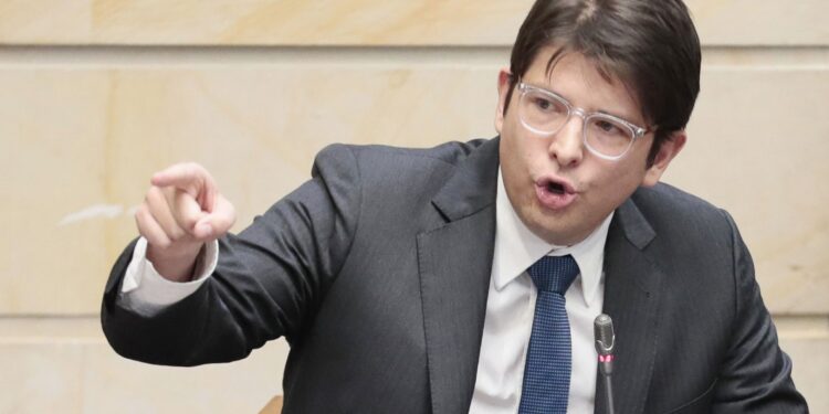 La familia del precandidato presidencial de Colombia  presentó una denuncia penal contra la Unidad Nacional de Protección