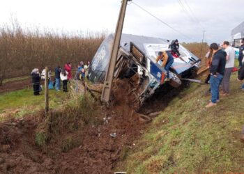Accidente : Bus volcó en la Ruta 5 Sur, a la altura del kilómetro 358 en la localidad de San Gregorio