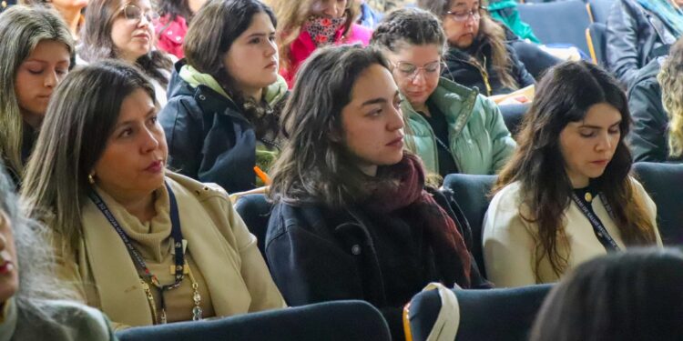 Certifican a funcionarios públicos capacitados en la actualización de la Ley 21.030 de aborto en tres causales