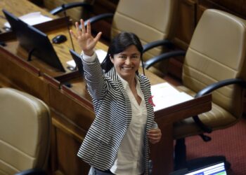 Salud bucal: aprueban proyecto de la diputada Bravo que pide al Gobierno dar libre elección a usuarios de Fonasa e incorporar ortodoncia a Bono PAD