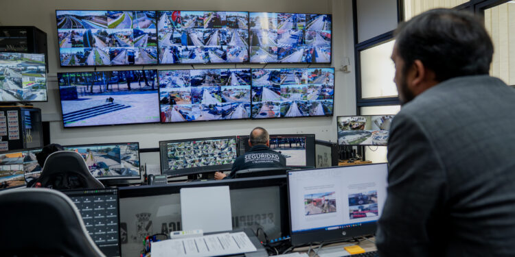 Chillán Viejo completa la primera sala de monitoreo del proyecto de Televigilancia del Gobierno Regional