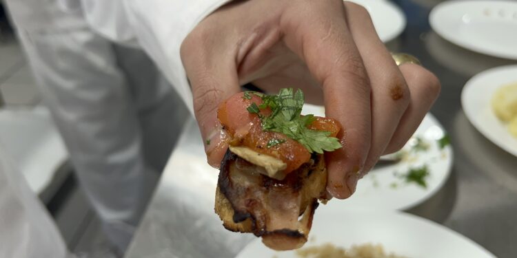 Jóvenes en proceso de reinserción social se capacitan en cocina nacional