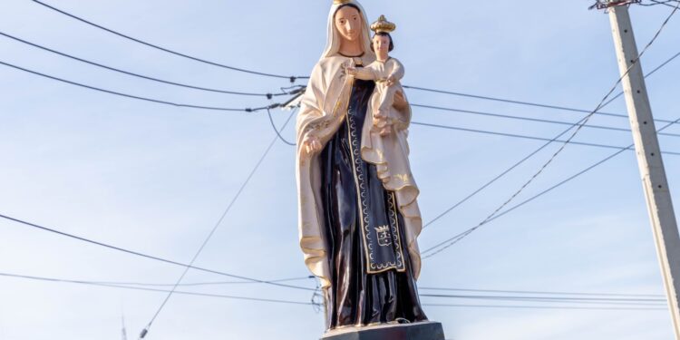 El Carmen inició sus actividades por el 172° aniversario con ofrenda floral a su Virgen