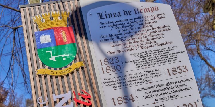 El Carmen inaugura monumento de la línea del tiempo