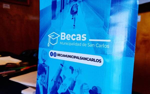Municipalidad de San Carlos, entregó 300 nuevas becas a estudiantes que ingresan a la educación superior.