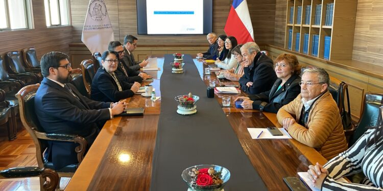 COLEGIO DE PROFESORES DENUNCIA DESCUENTOS SALARIALES ARBITRARIOS POR OFICIOS DE CONTRALORÍA. INSISTE QUE NO HABRÁ RECUPERACIÓN DE CLASES SI LOS MONTOS NO SON RESTITUIDOS.