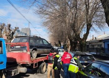 Comunidad apoya en el retiro de autos abandonados en Chillán