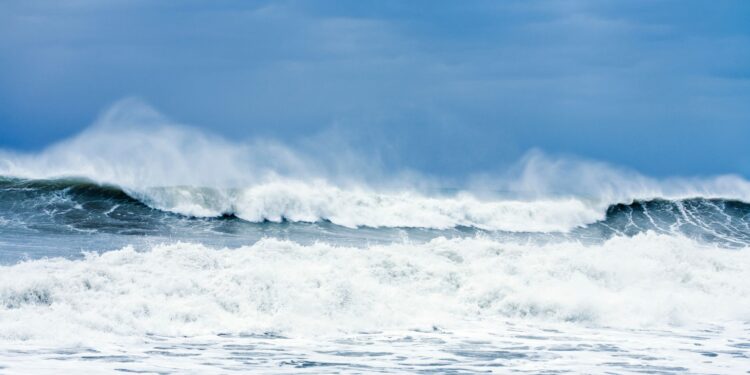 Segunda o tercera ola del tsunami podría ser la más peligrosa, advierte académico UCSC
