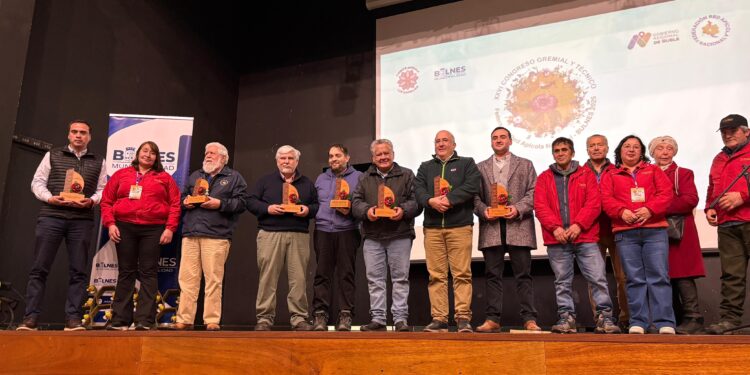 Bulnes recibió más de 300 apicultores de todo Chile en el XXVI Congreso Apícola Nacional