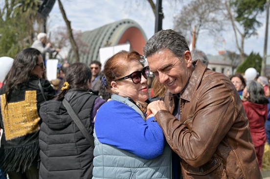 Municipio invita a personas mayores a Pasar Agosto en Plaza de Armas