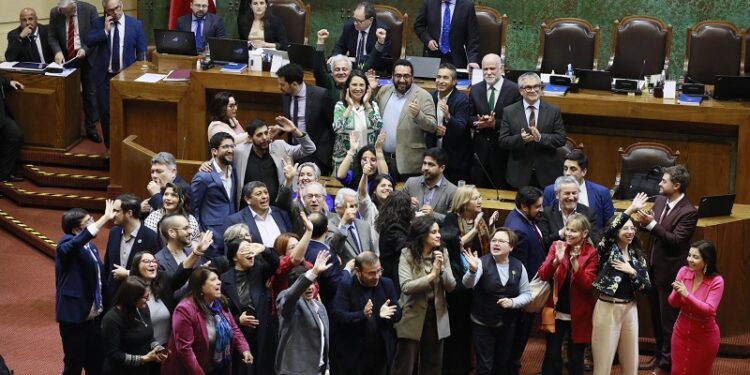 Cámara de Diputados y Diputadas aprueba proyecto de ley que pone fin al CAE y crea un nuevo instrumento de financiamiento para la educación superior (FES)