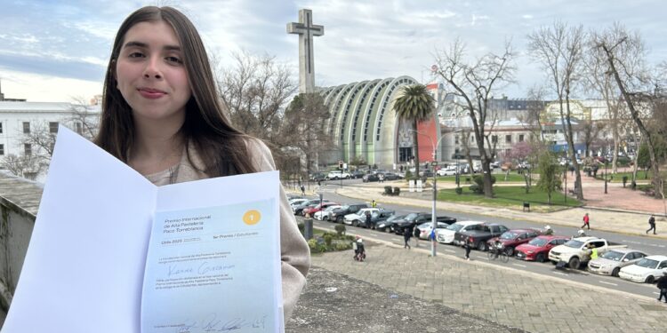 JOVEN CHILLANENSE GANÓ PREMIO INTERNACIONAL DE ALTA PASTELERÍA PACO TORREALBA