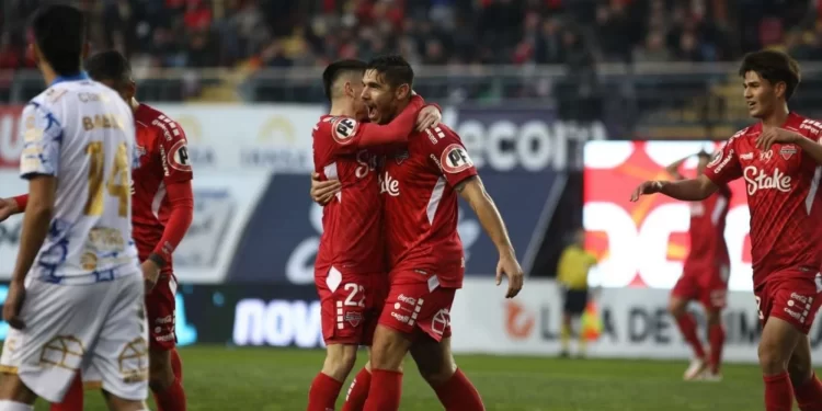 Ñublense supera por la minina a Everton en Chillán y escala en la Tabla