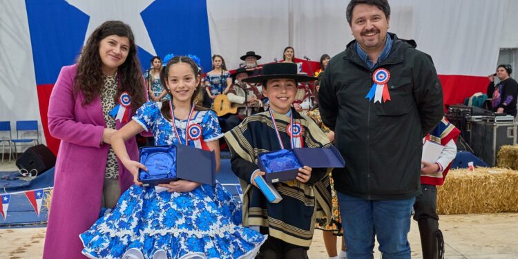 El Carmen ya tiene a sus Campeones Comunales de Cueca Escolar 2025