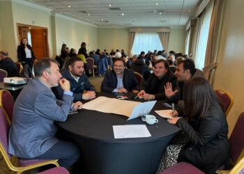 Ñuble avanza hacia la movilidad eléctrica con taller que reunió a autoridades y gremios