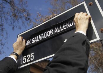 Se aprueba borrar el nombre de Salvador Allende por Salesianos