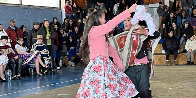 Más de 150 estudiantes participaron de los comunales de cueca en Punilla Cordillera