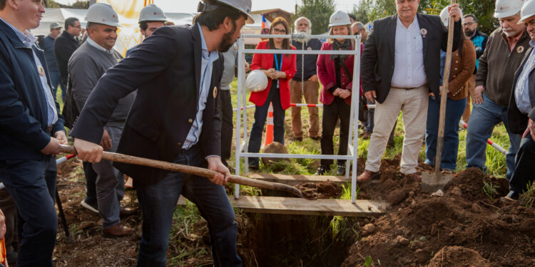 Inician construcción del primer Establecimiento de Larga Estadía para Adultos Mayores financiado por un Gobierno Regional